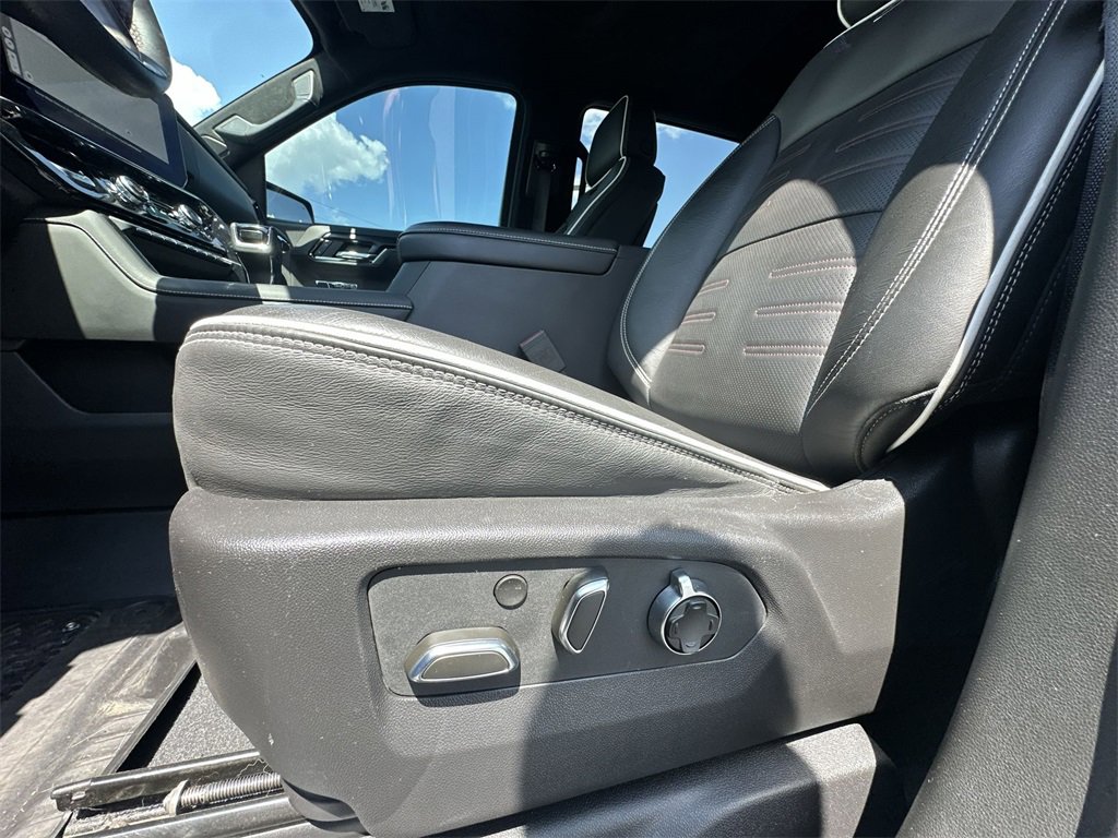 Used 2024 GMC Sierra 1500 AT4X image 12