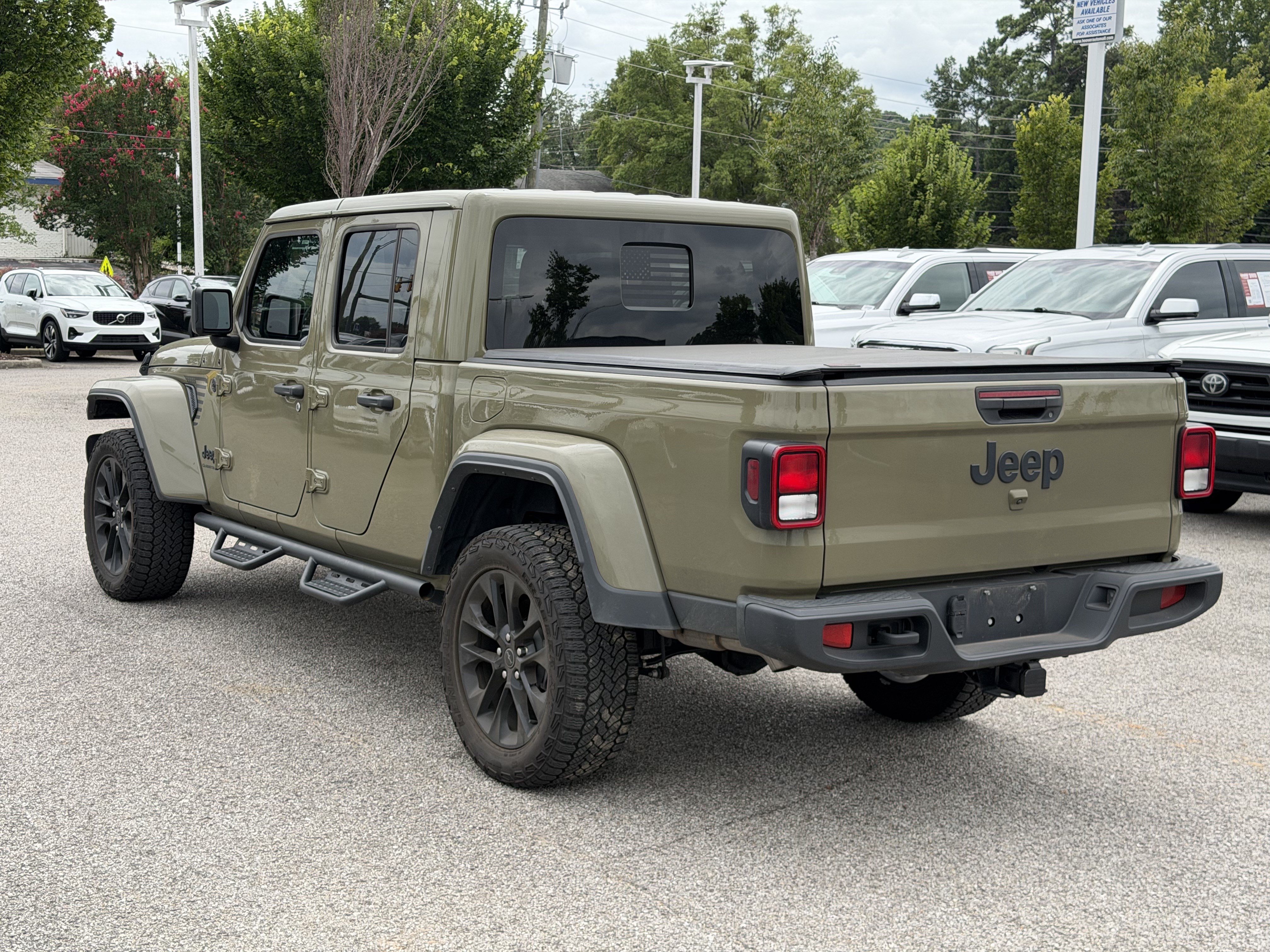 Used 2025 Jeep Gladiator Sport AWD/4WD image 7