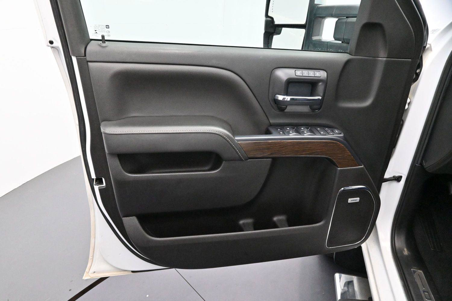 Used 2019 GMC Sierra 2500 Denali w/ Duramax Plus Package AWD/4WD image 9