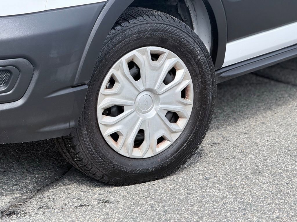 Used 2022 Ford E-Transit 148 High Roof Extended image 2