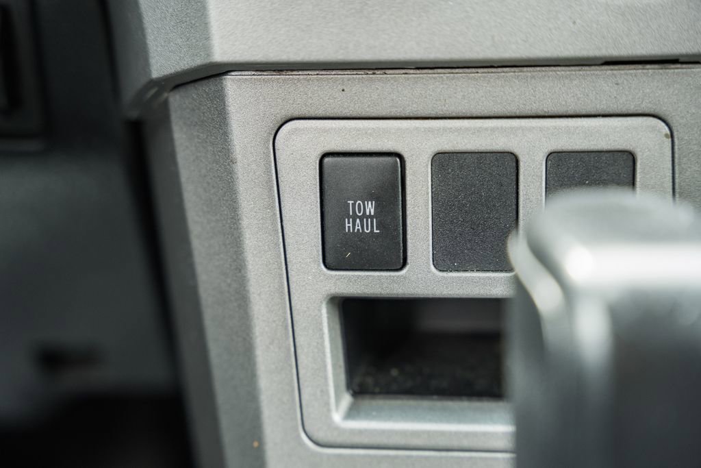 Used 2010 Toyota Tundra 4x4 CrewMax image 35