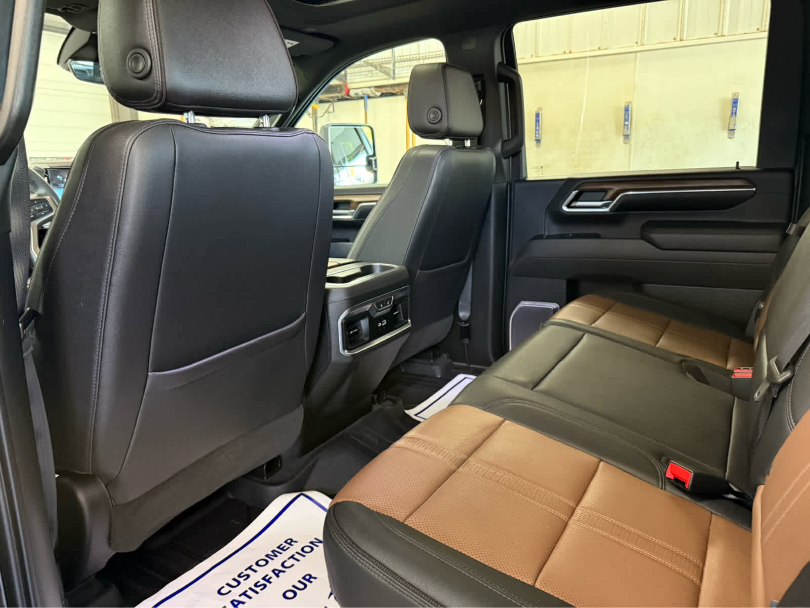 Used 2024 Chevrolet Silverado 2500 High Country image 29