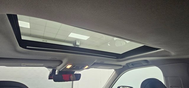 Used 2024 Toyota Highlander XLE image 32