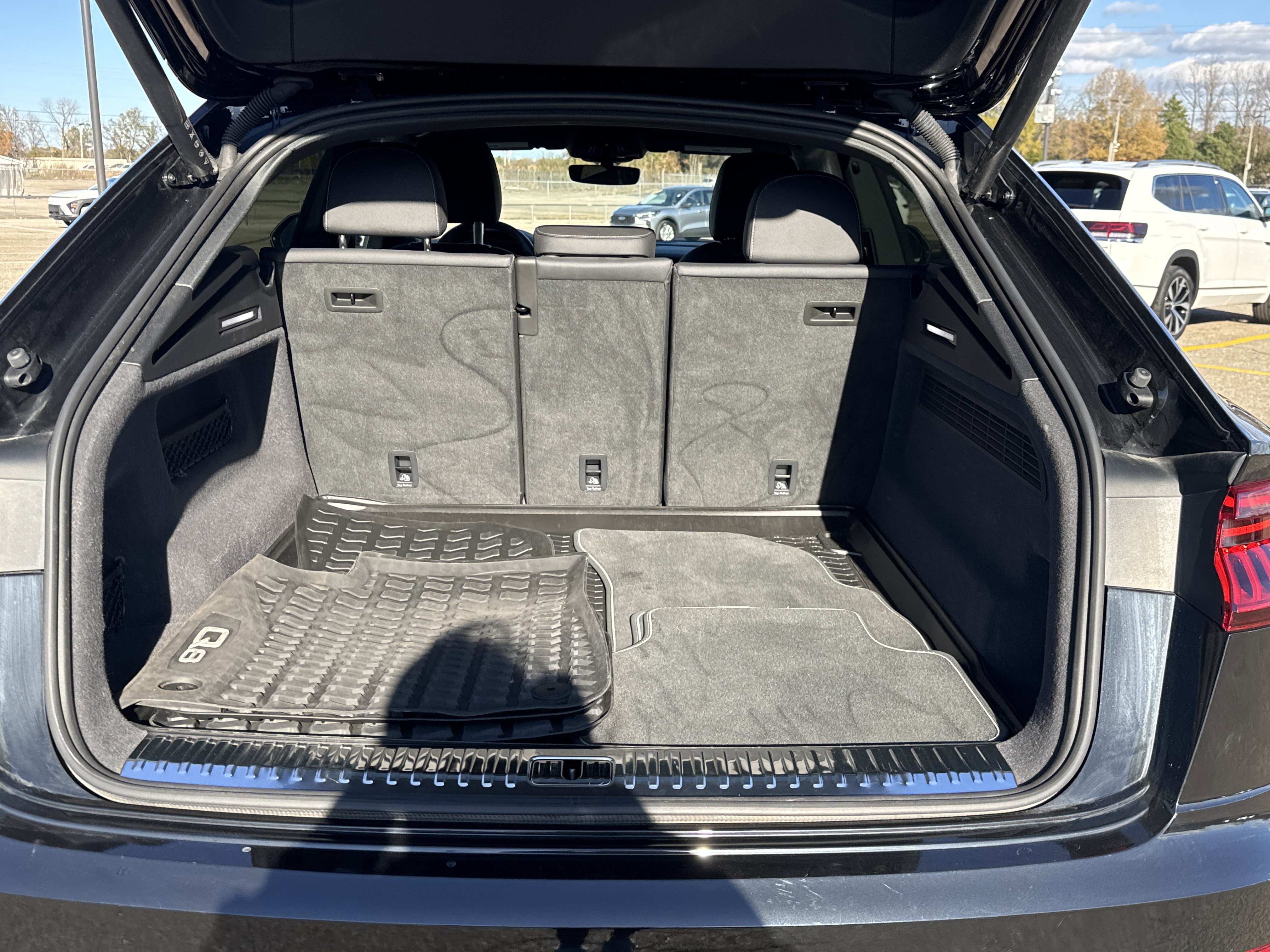 Used 2023 Audi Q8 Premium image 8