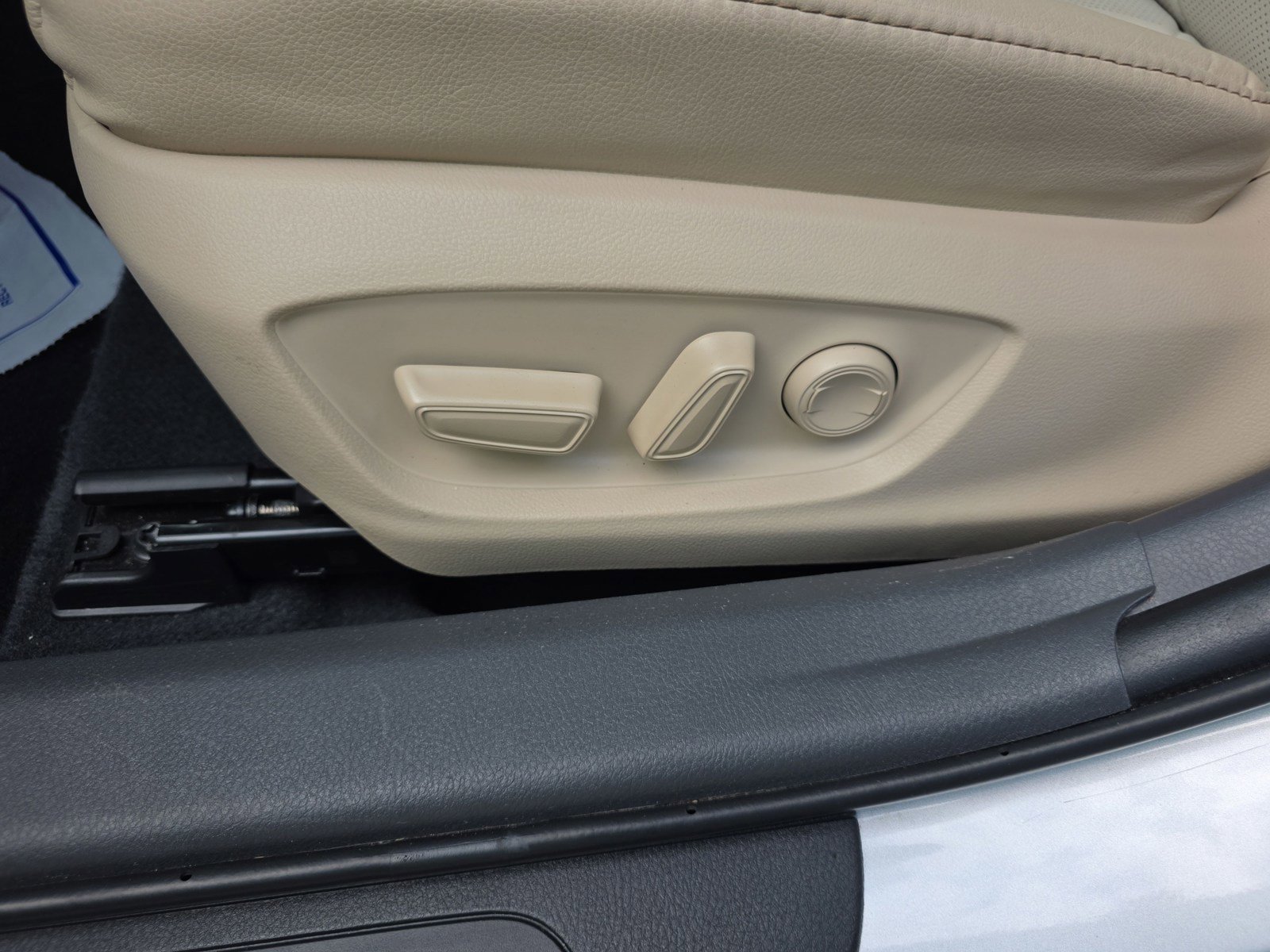 Used 2018 Toyota Camry XLE FWD image 17