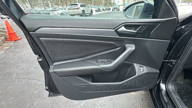 Used 2022 Volkswagen Jetta SE image 29