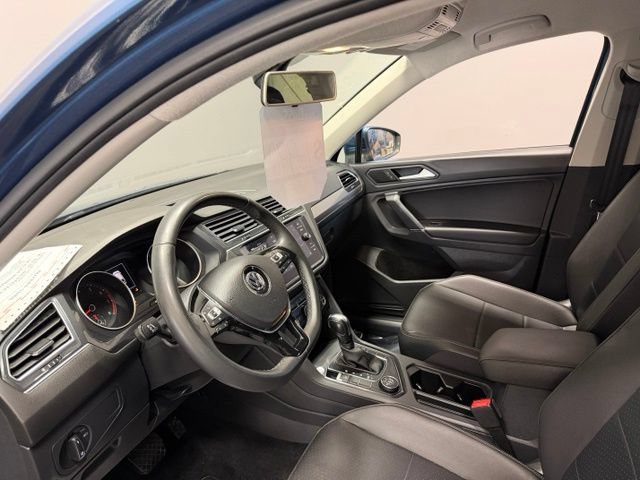 Used 2020 Volkswagen Tiguan SE w/ 3rd Row Seat Package AWD/4WD image 17