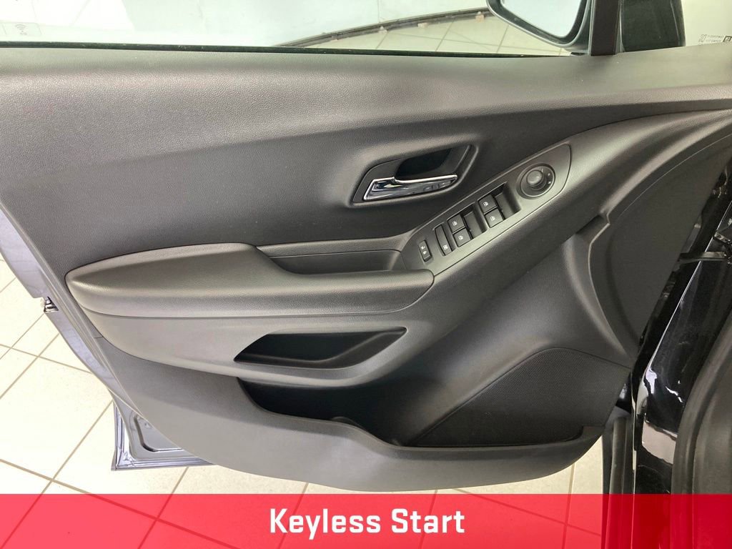 Used 2020 Chevrolet Trax LT w/ LT Convenience Package FWD image 12