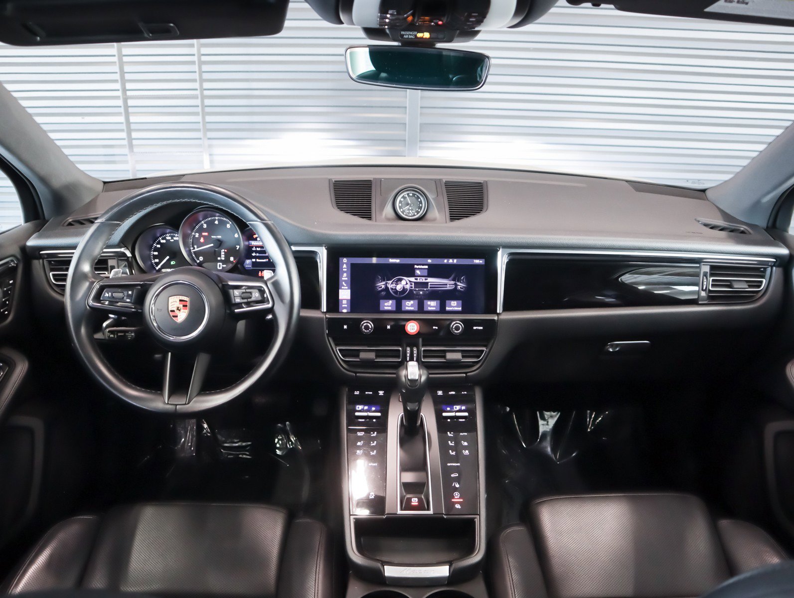 Certified 2023 Porsche Macan image 12