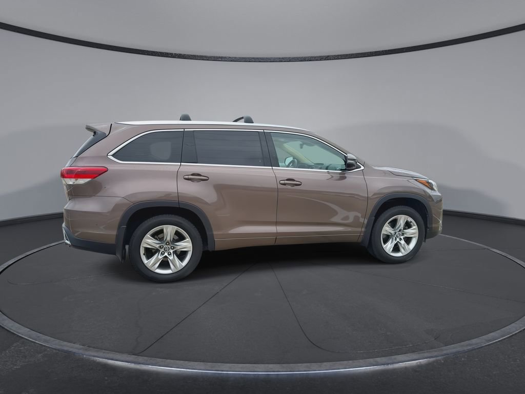 Used 2017 Toyota Highlander Limited AWD/4WD image 9