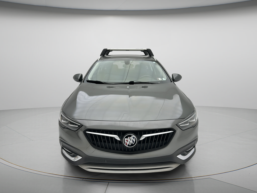 Used 2018 Buick Regal Essence w/ Driver Confidence Package #1 AWD/4WD image 2