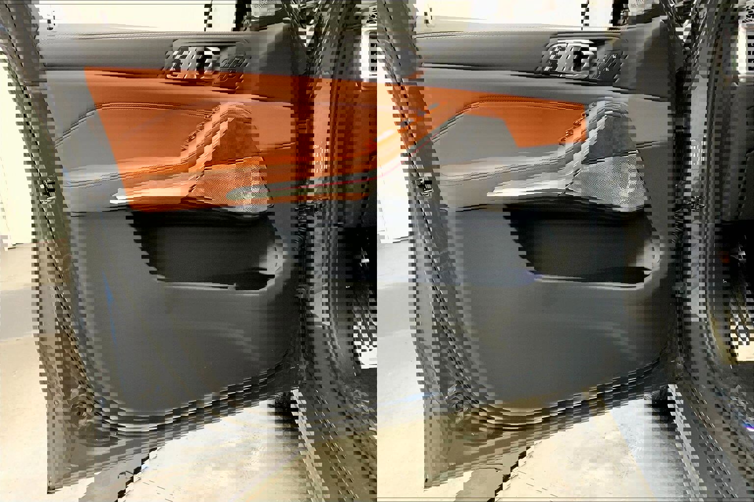 Used 2025 BMW X5 M60i w/ Executive Package image 24