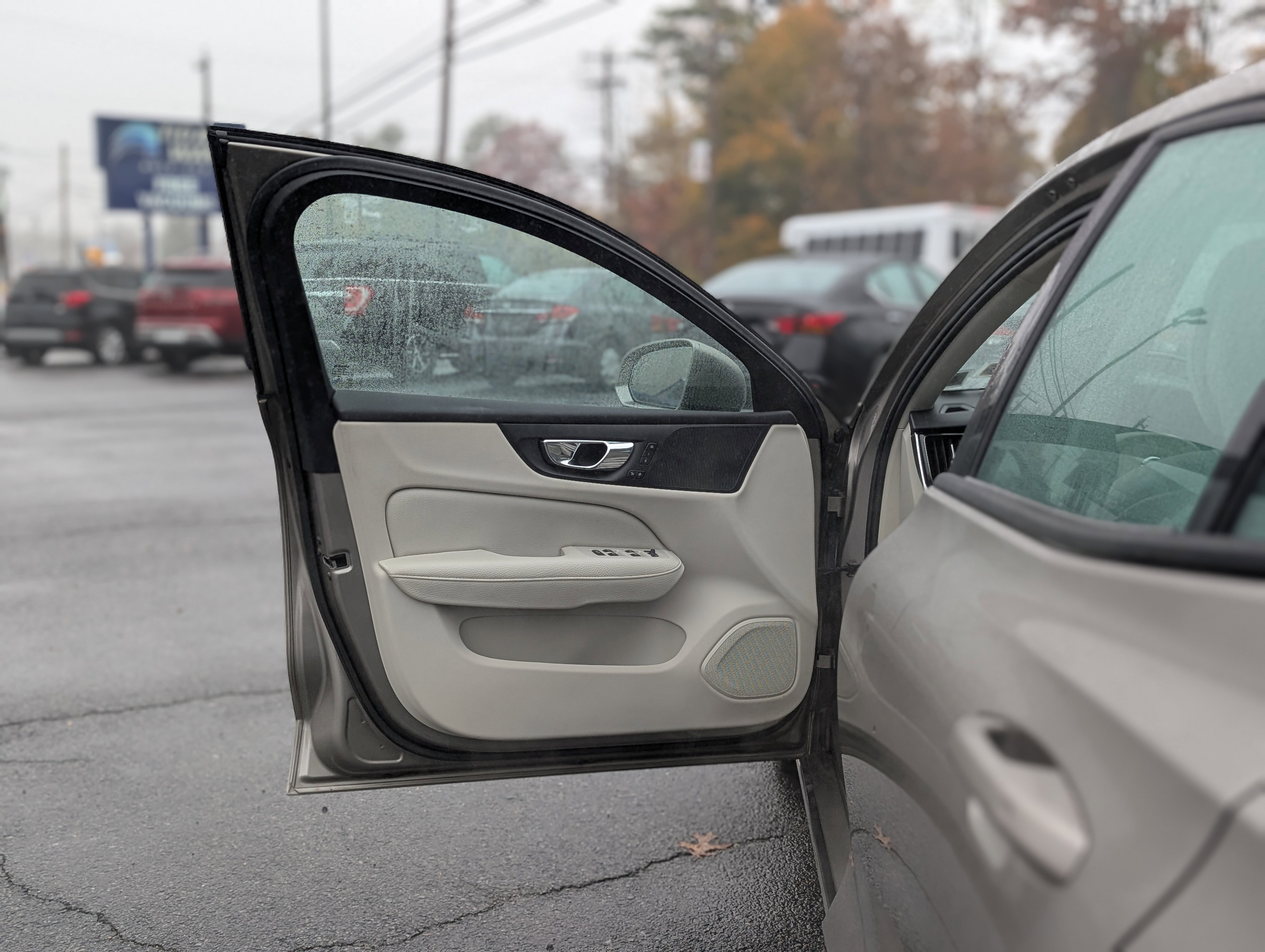 Used 2020 Volvo S60 T6 Momentum image 31