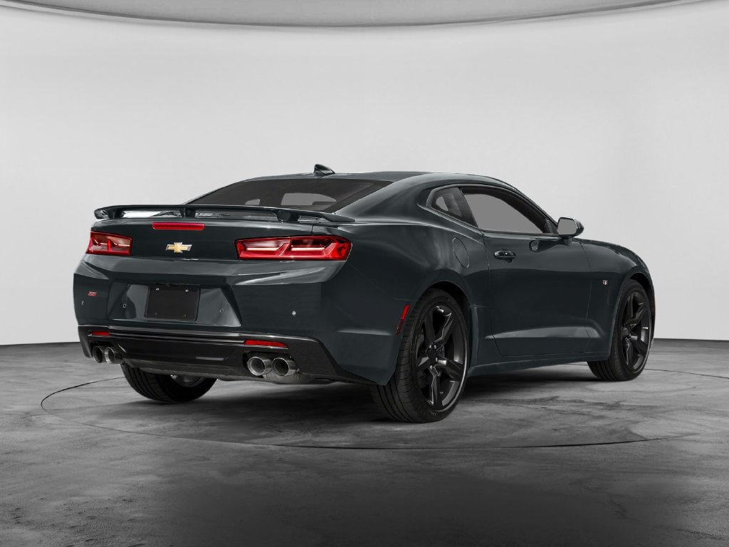 Used 2018 Chevrolet Camaro SS RWD image 2