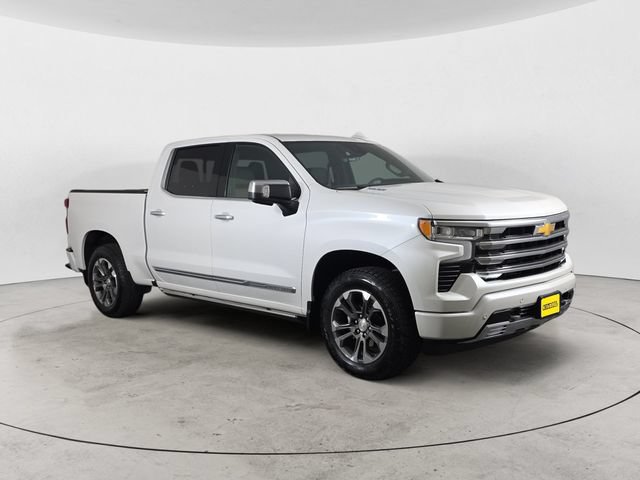 Used 2025 Chevrolet Silverado 1500 High Country w/ Technology Package AWD/4WD image 3