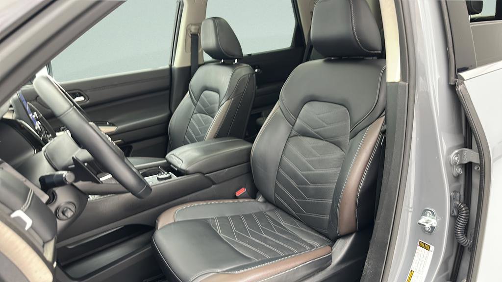 Used 2024 Nissan Pathfinder Platinum AWD/4WD image 19