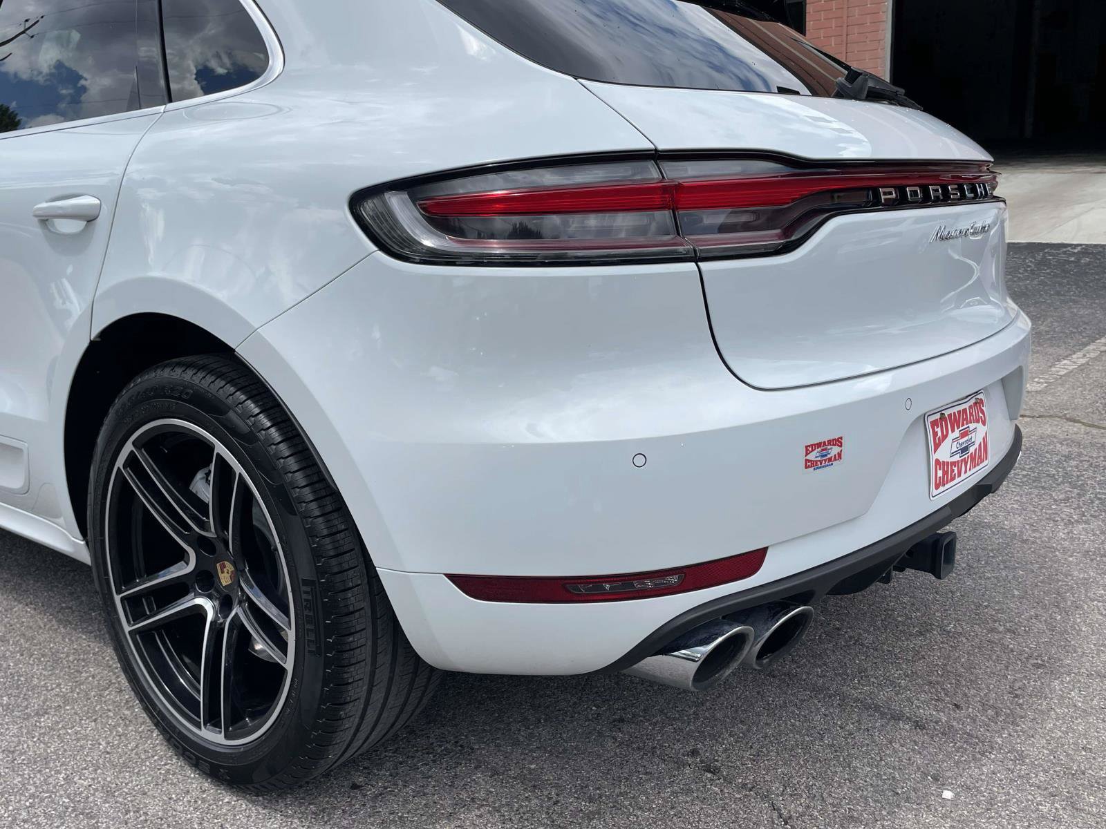 Used 2021 Porsche Macan Turbo AWD/4WD image 30