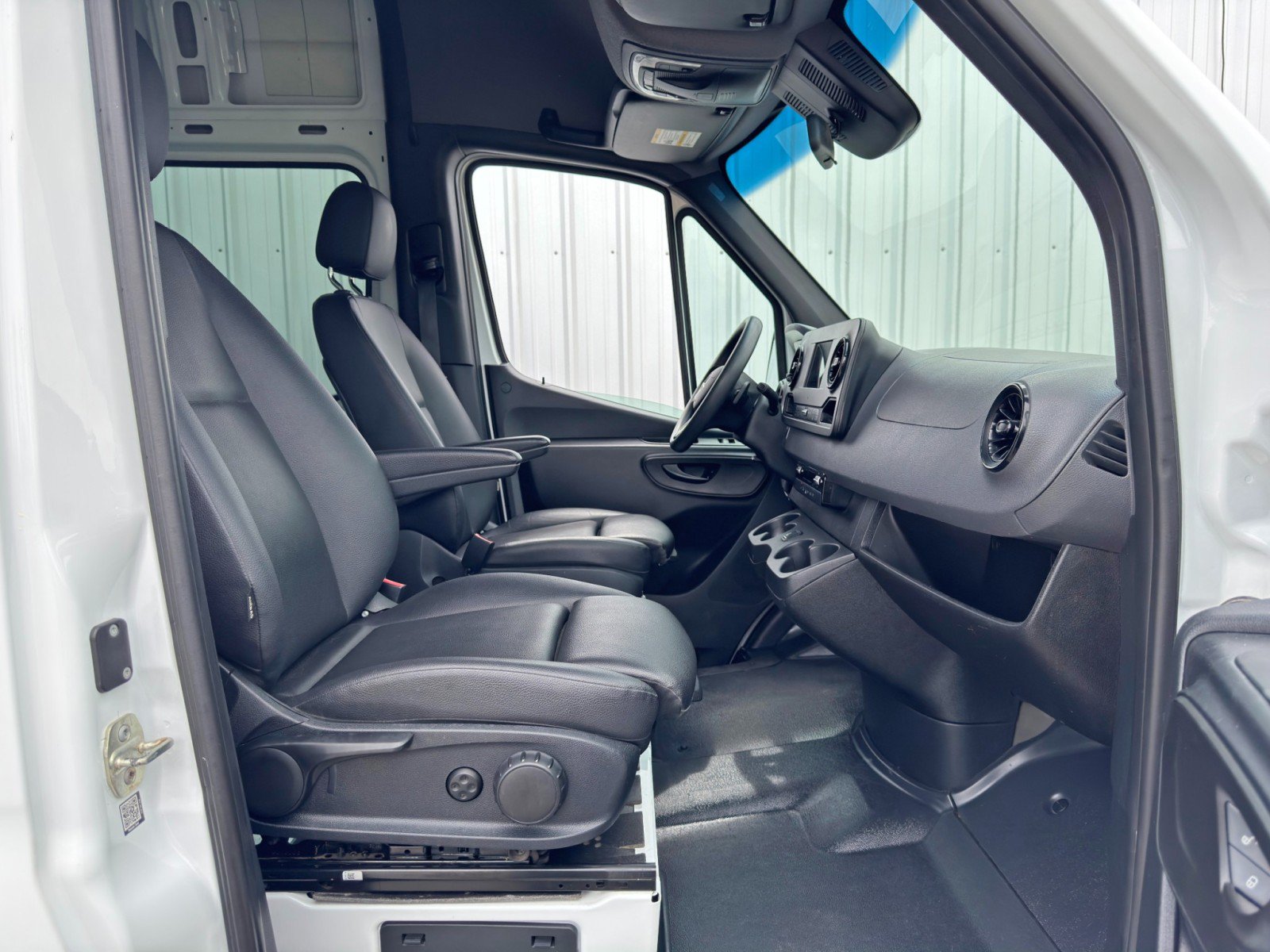 Used 2020 Mercedes-Benz Sprinter 3500 w/ Windows All Around Package image 15