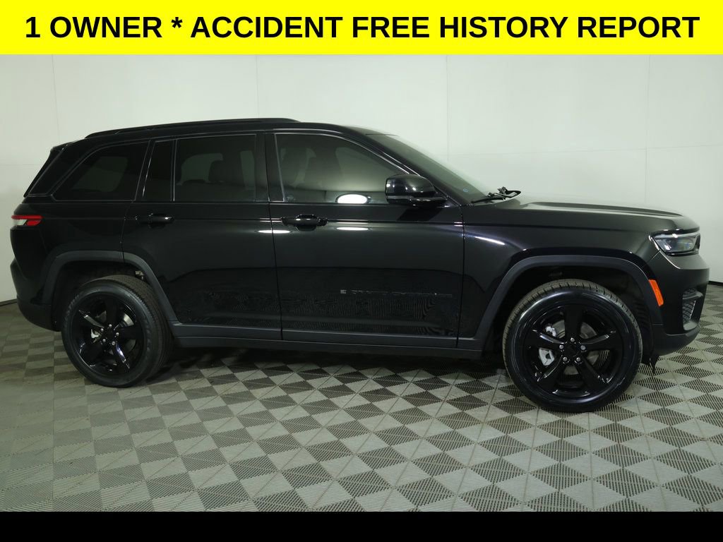 Used 2023 Jeep Grand Cherokee Altitude image 2