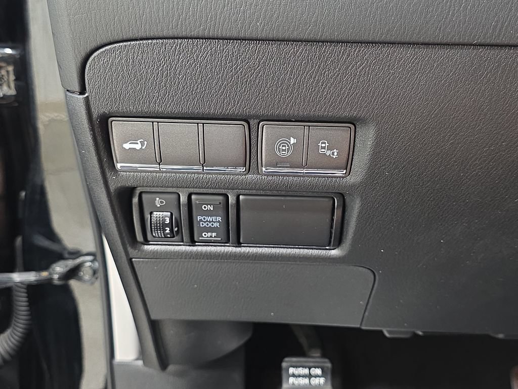 Used 2017 INFINITI QX80 4WD w/ Driver Assistance Package image 26