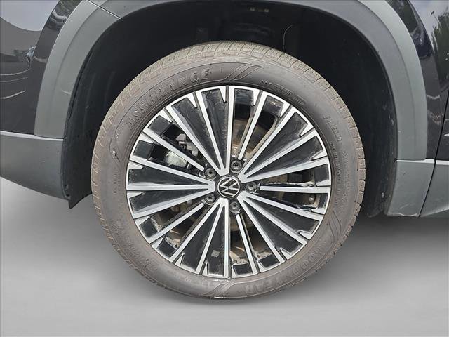 Used 2025 Volkswagen Taos SE image 23