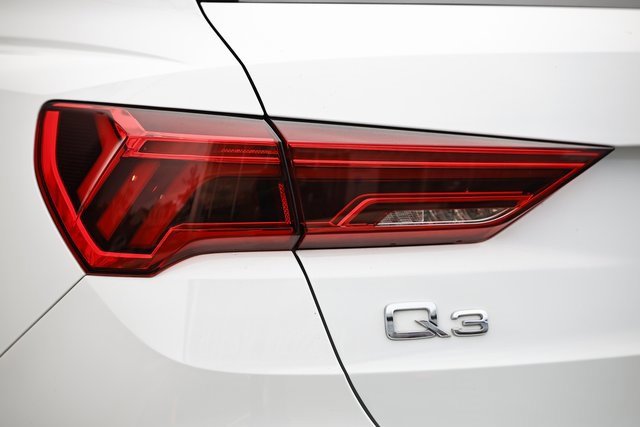 Used 2021 Audi Q3 2.0T Premium w/ Convenience Package image 11