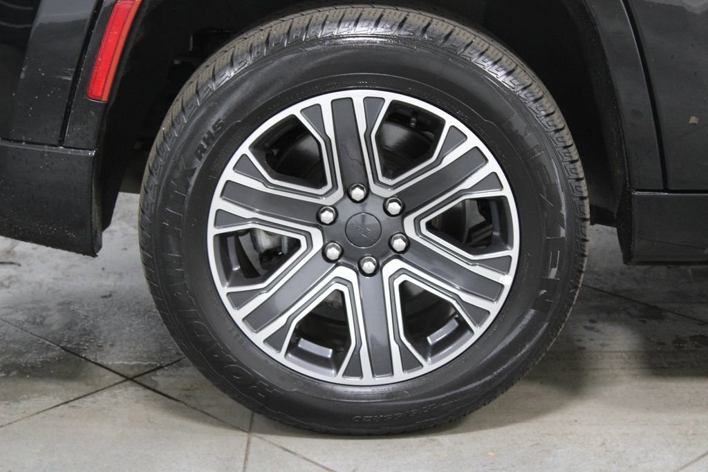 Used 2024 Jeep Wagoneer Series II image 13