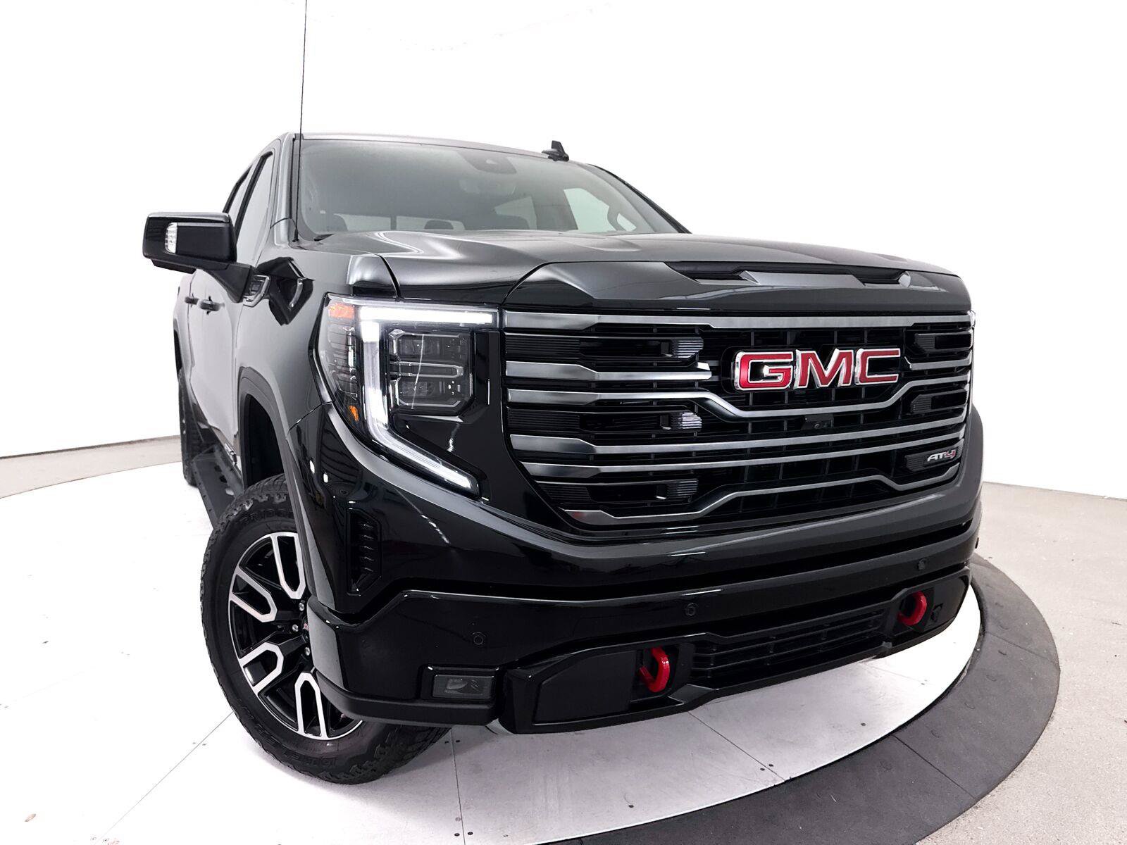 Used 2025 GMC Sierra 1500 AT4 w/ Technology Package AWD/4WD image 7