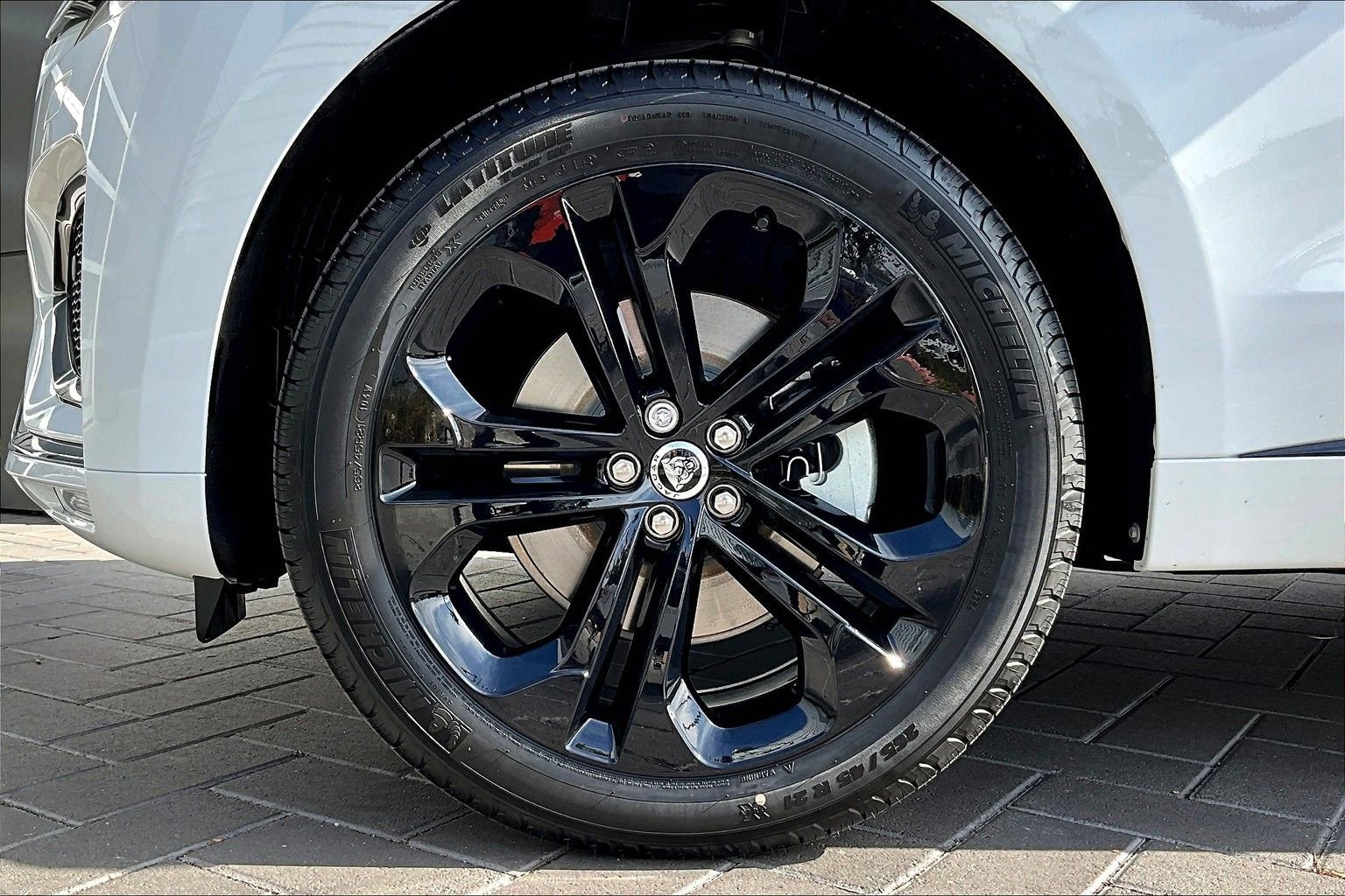 New 2025 Jaguar F-PACE R-Dynamic S image 12