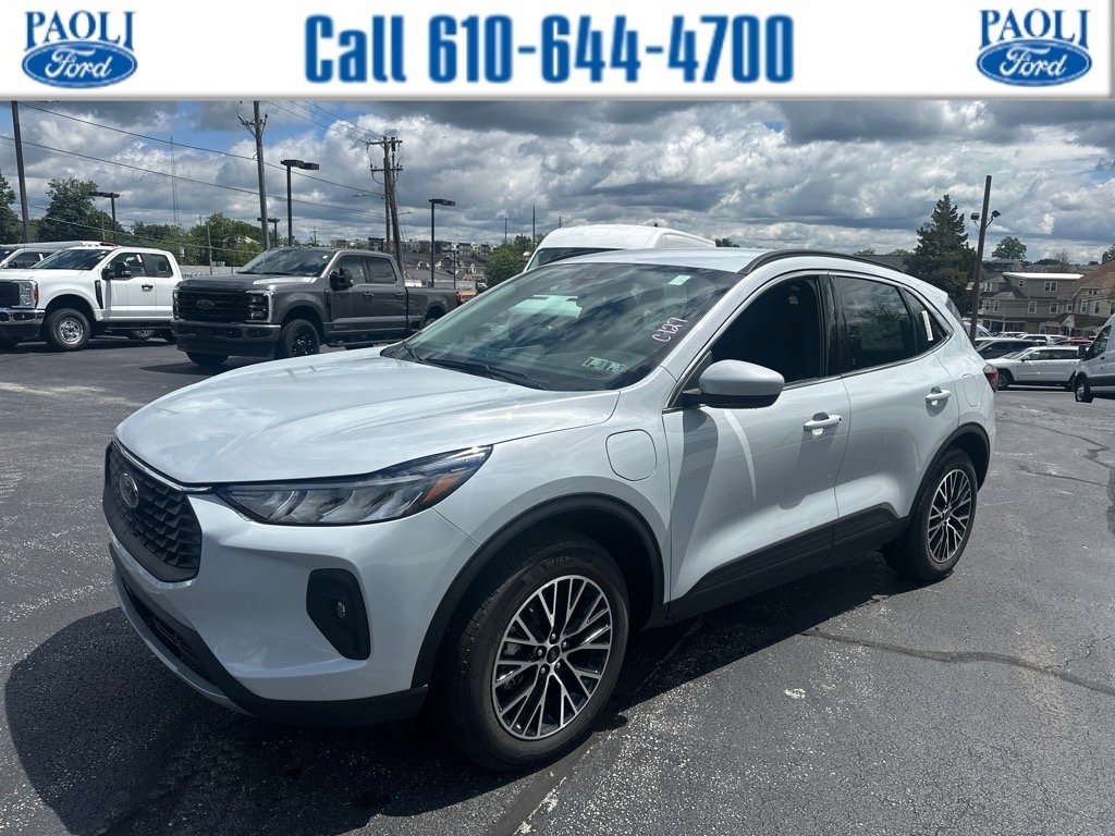 New 2025 Ford Escape SE