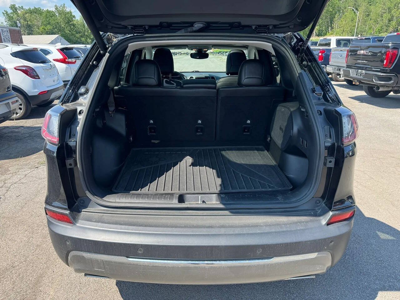 Used 2021 Jeep Cherokee Limited w/ Mopar Interior Package AWD/4WD image 17