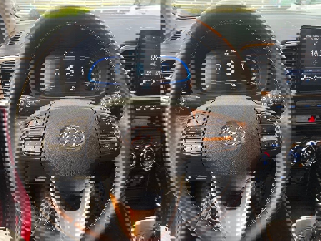 Used 2024 Hyundai Venue SEL image 9