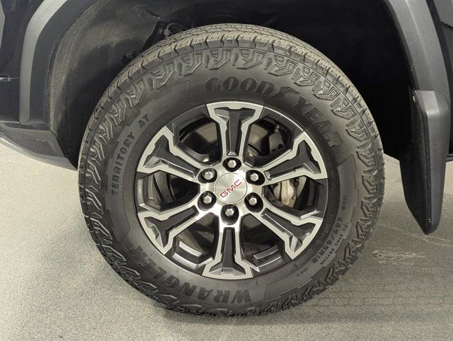 Used 2023 GMC Canyon AT4 w/ Technology Package image 9