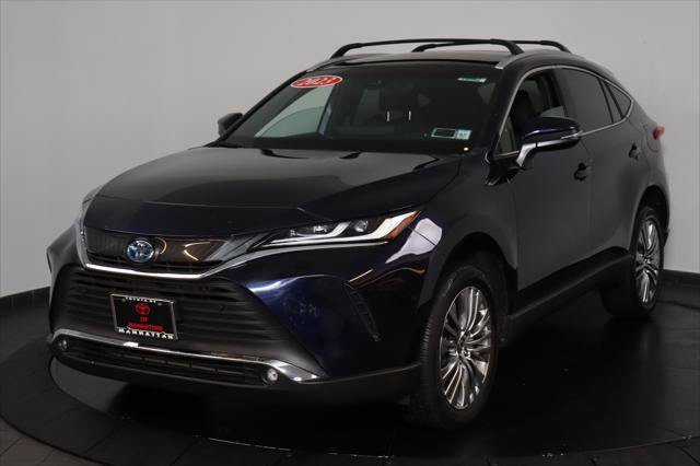 Certified 2023 Toyota Venza XLE AWD/4WD image 1