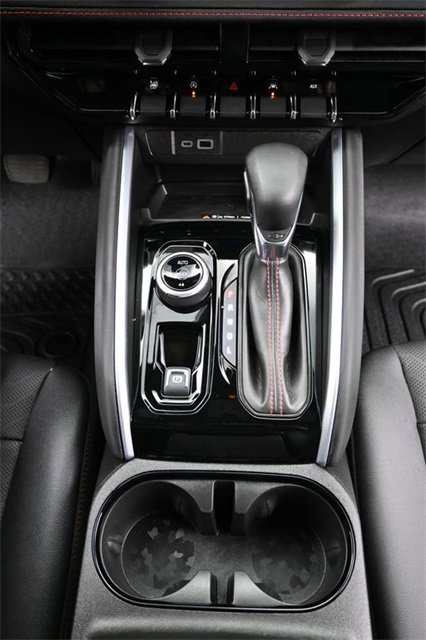 Used 2024 Chevrolet Colorado Z71 w/ Z71 Convenience Package 2 image 19