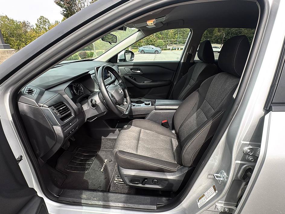 Certified 2025 Nissan Rogue SV AWD/4WD image 13