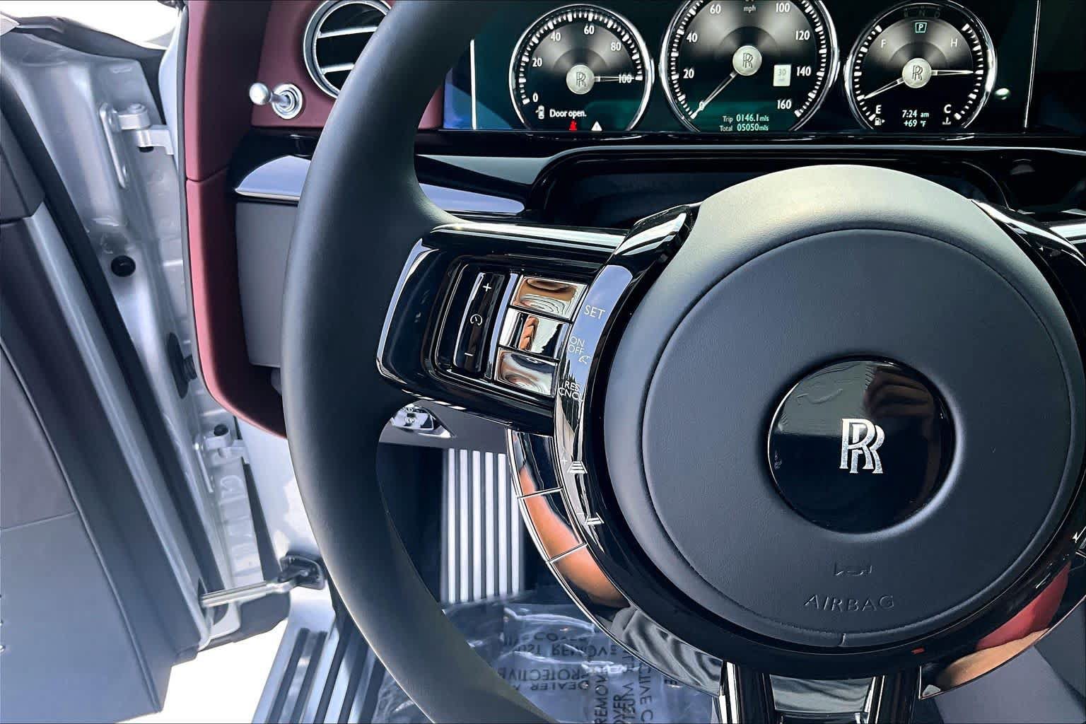 Used 2024 Rolls-Royce Phantom Sedan RWD image 24