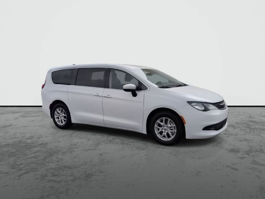 Used 2023 Chrysler Voyager LX image 2