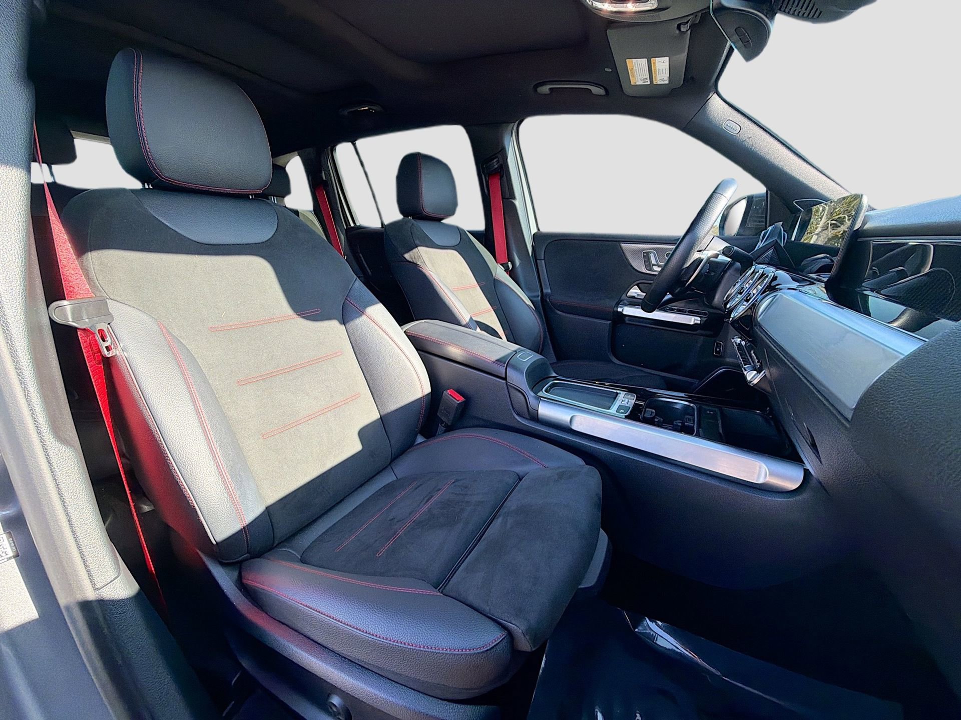 Used 2025 Mercedes-Benz GLB 35 AMG 4MATIC image 16