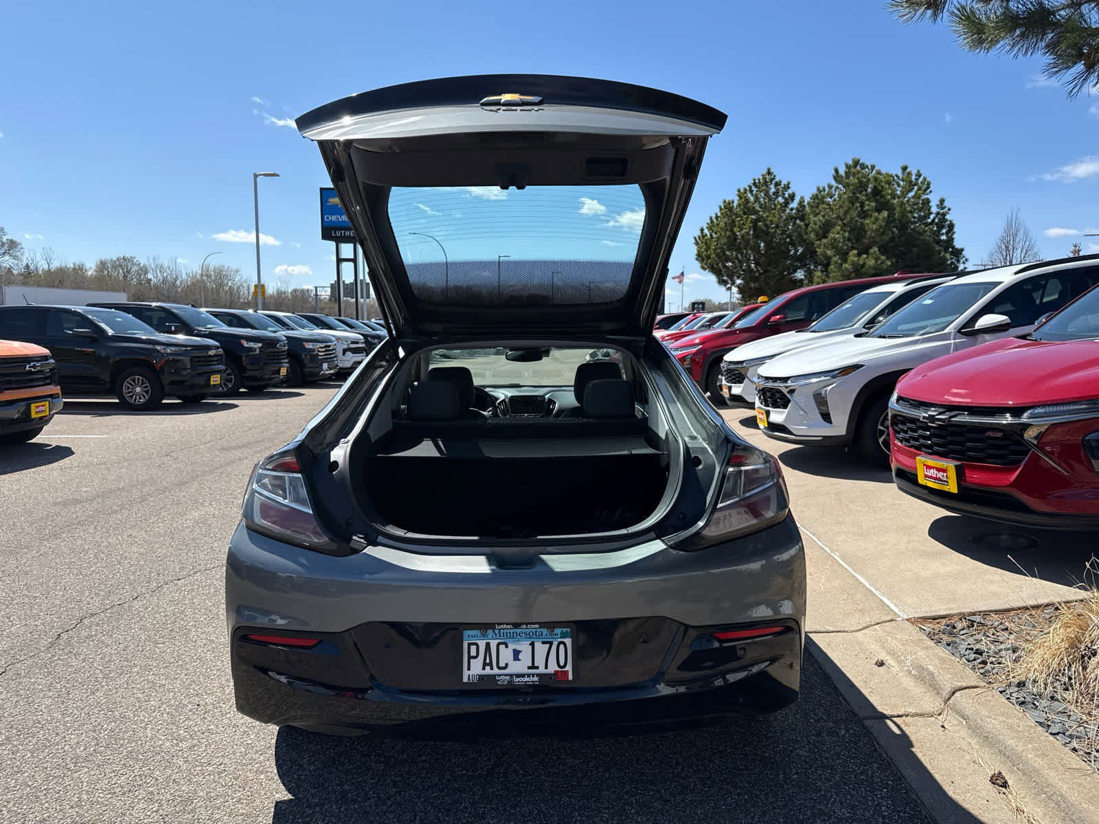 Used 2017 Chevrolet Volt Premier w/ Driver Confidence II Package FWD image 8