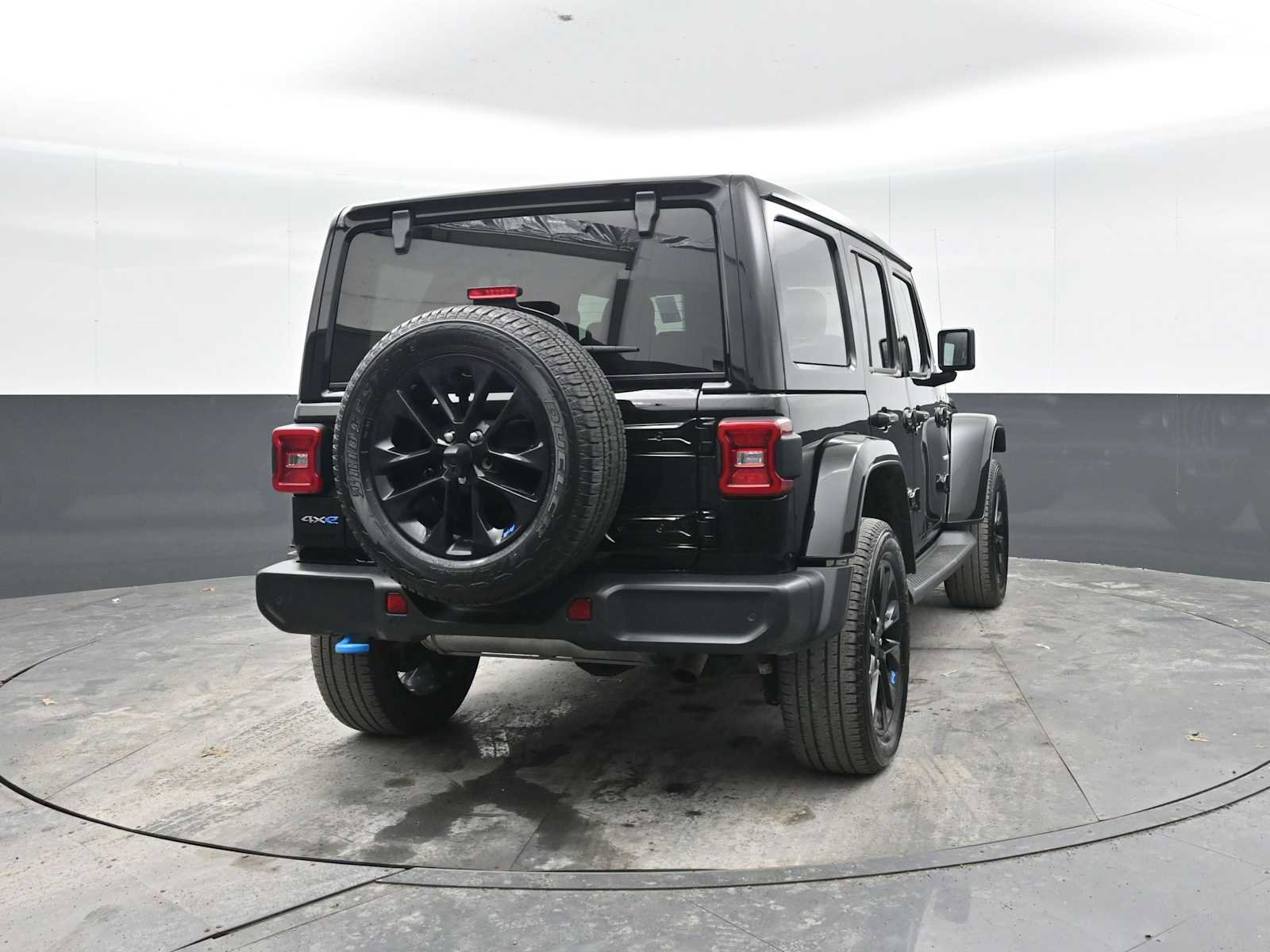 Used 2023 Jeep Wrangler Sahara w/ Cold Weather Group image 8