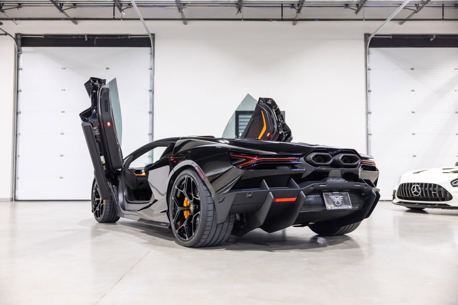 Used 2025 Lamborghini Revuelto image 6