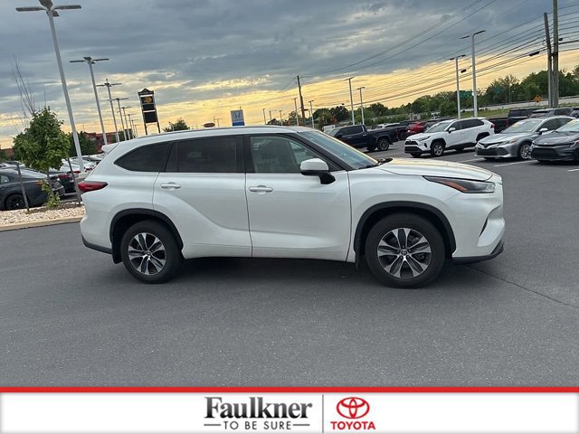 Certified 2021 Toyota Highlander XLE AWD/4WD image 6