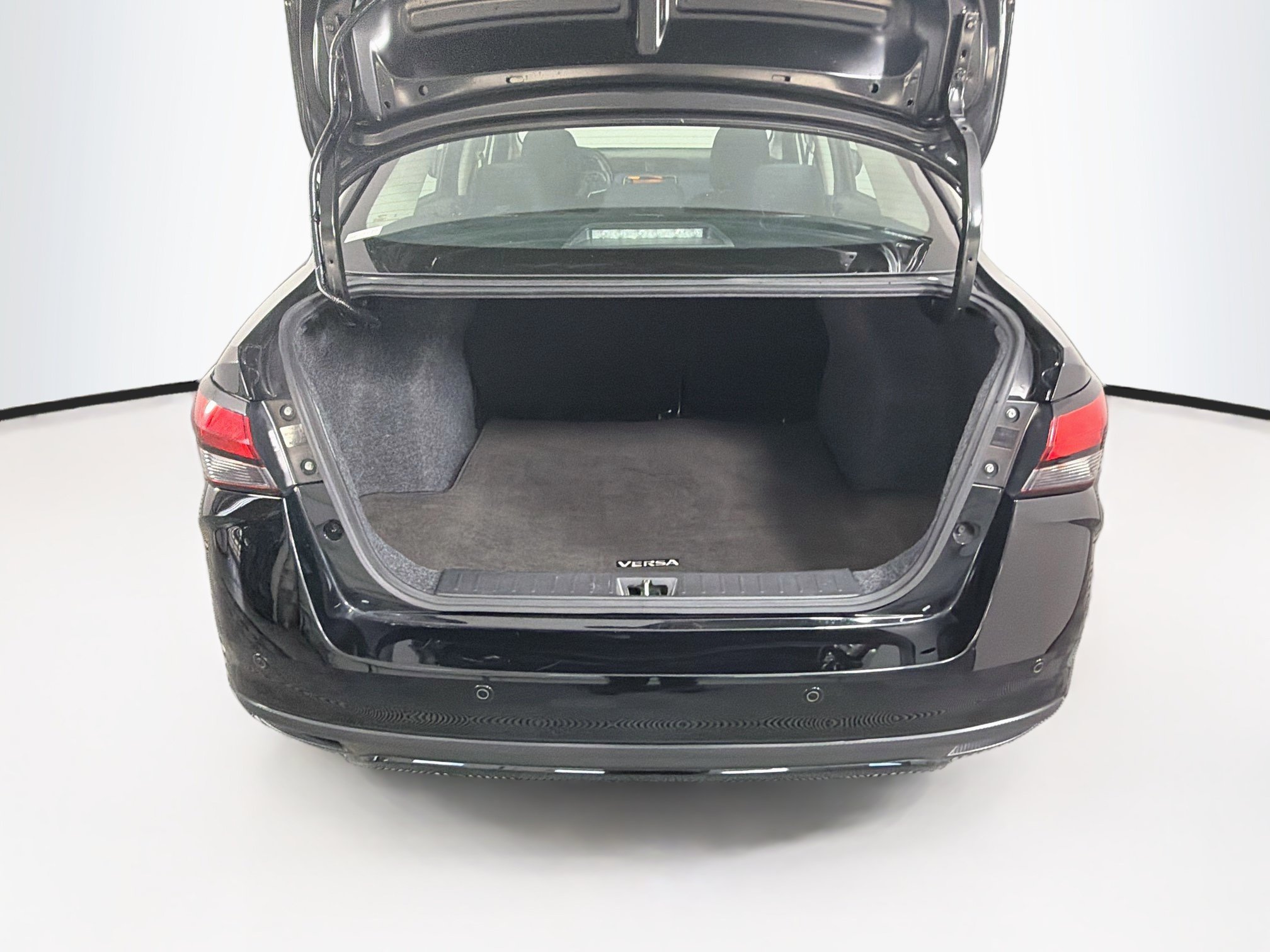 Used 2025 Nissan Versa SV FWD image 29