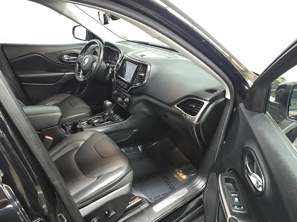 Used 2019 Jeep Cherokee Limited AWD/4WD image 16