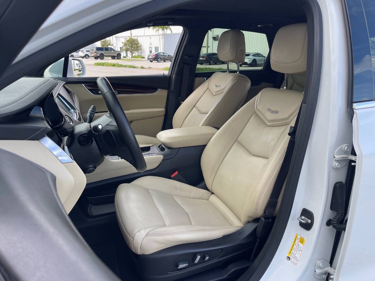 Used 2018 Cadillac XT5 Luxury w/ Driver Awareness Package AWD/4WD image 40