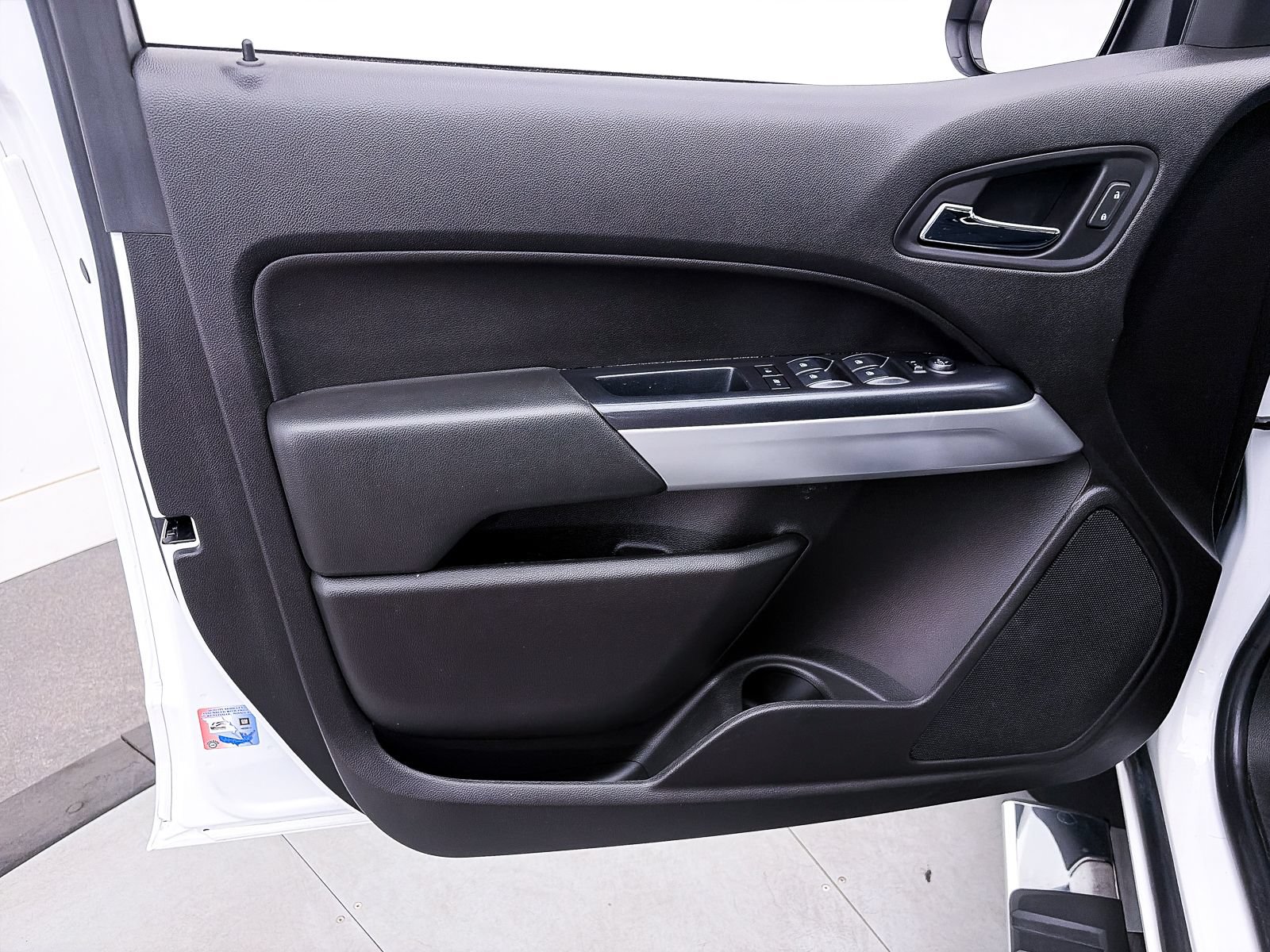 Used 2021 Chevrolet Colorado LT w/ Safety Package RWD image 15