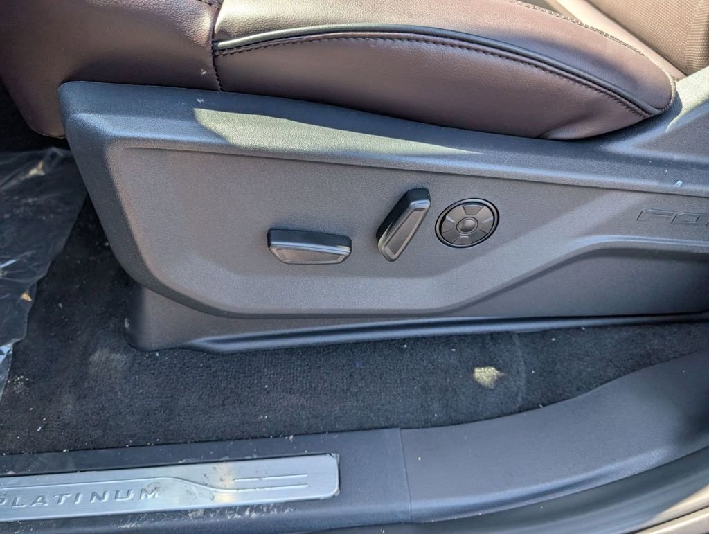 New 2026 Ford Expedition Platinum image 28