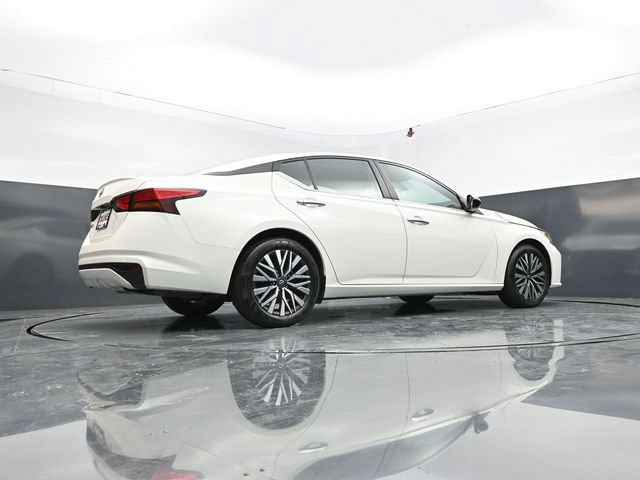 Used 2025 Nissan Altima 2.5 SV FWD image 47