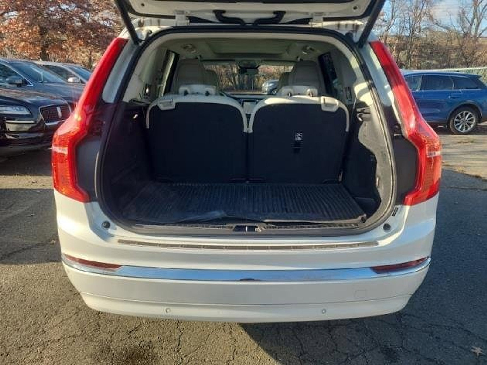 Certified 2023 Volvo XC90 B6 Plus w/ Protection Package Premier image 3